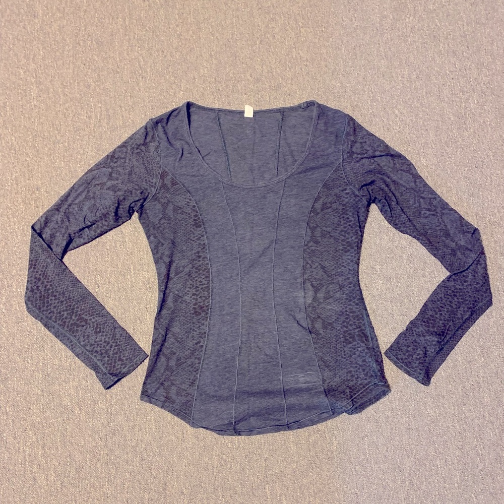 Lululemon Long Sleeved top - navy & black - size 10